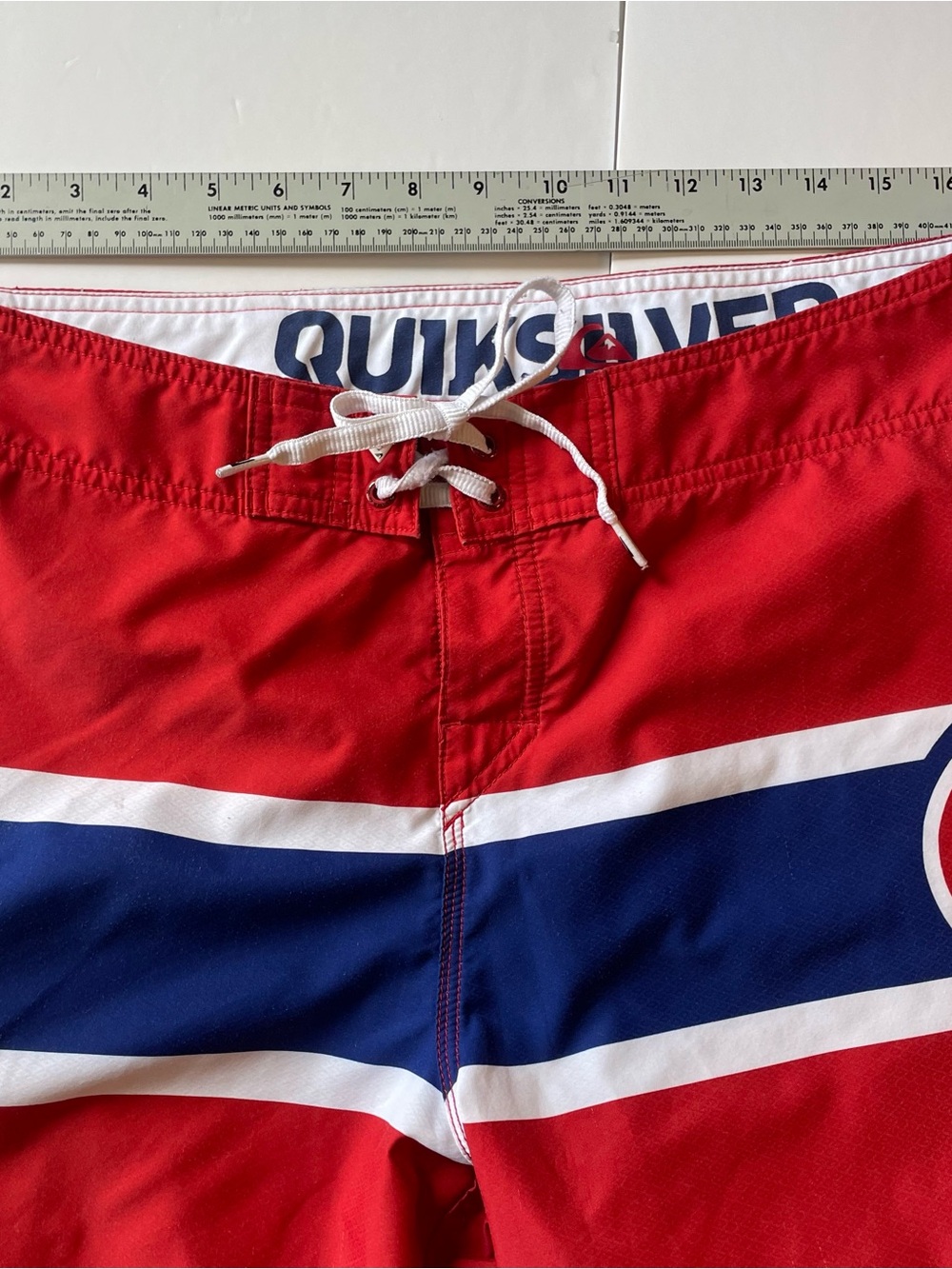 Quiksilver Men's Montreal Canadiens NHL Boardshorts from 2012 - Picture 9 of 9